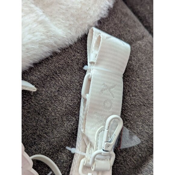 Betsey Johnson White Faux Fur Beanie & Bag Set With Embossed Apres Design And XO - Picture 5 of 8